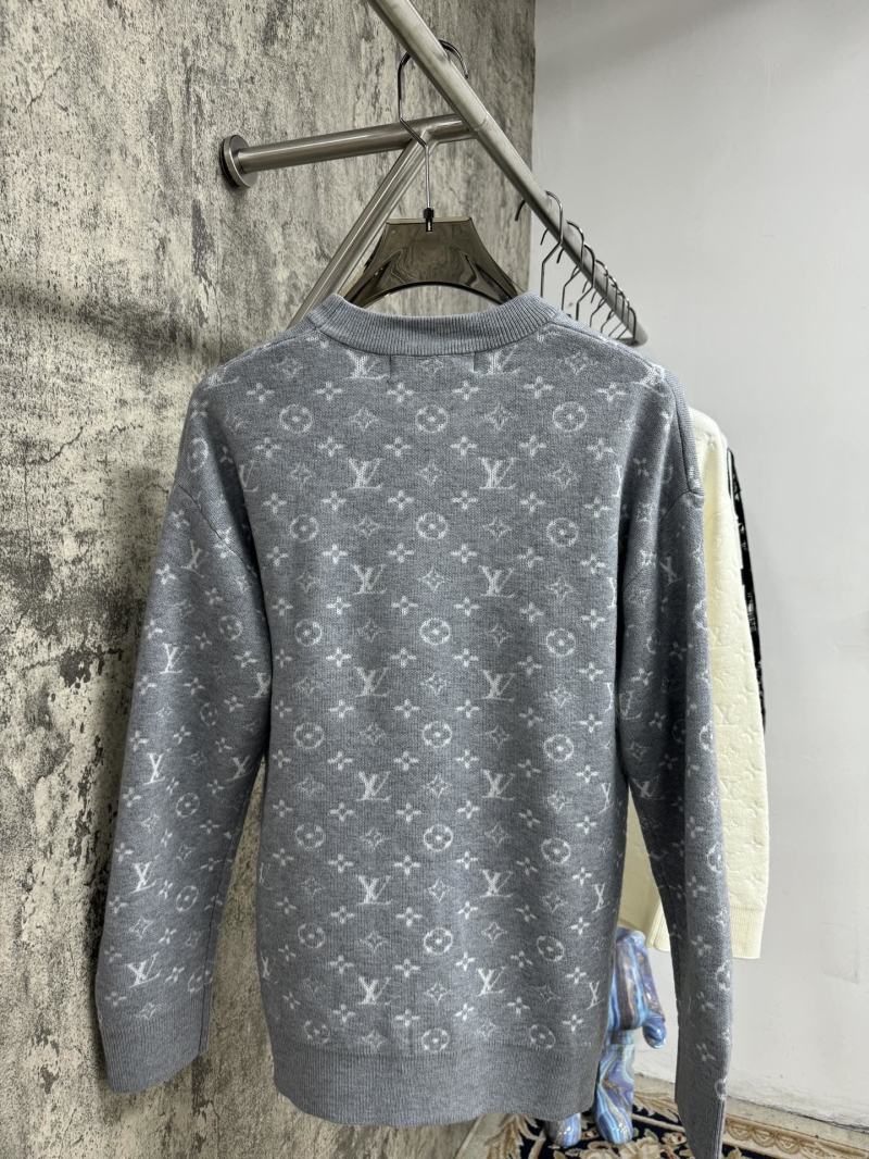 l0vis Vvtt0n sweater